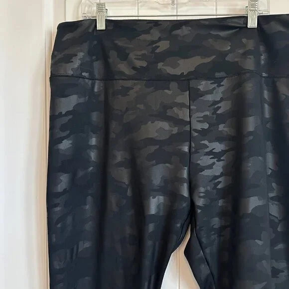 Simply Vera Vera Wang leggings black camo detail women's plus 1X - Picture 2 of 7